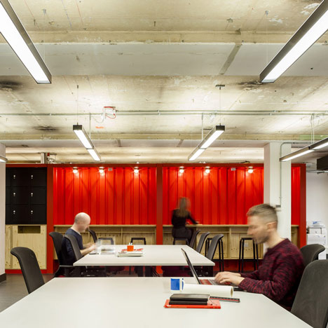 Google UK Campus Hot Desk by Jump Studios